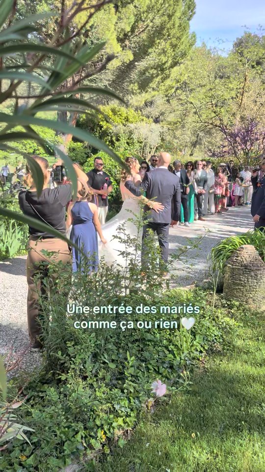 Une entrée comme ça ou rien 🤍 Nos jardins, notre...