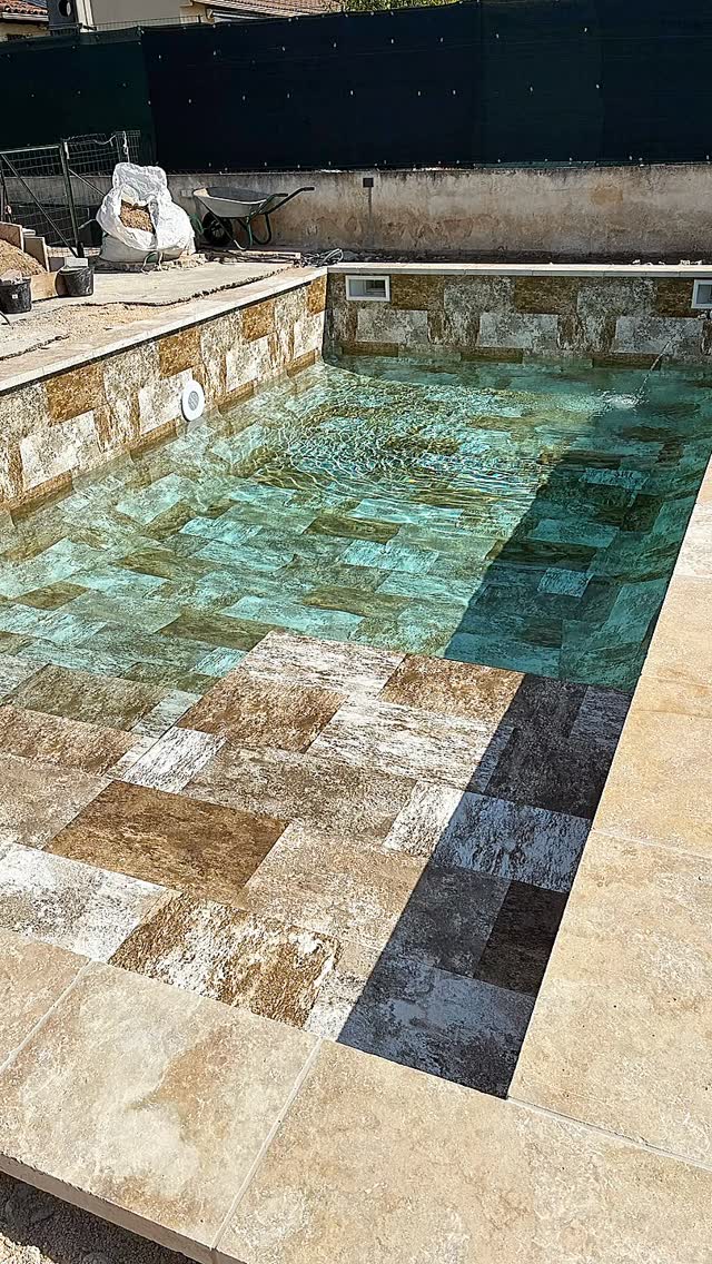 ✨ Transformation complète ✨ Rénovation d’une piscine avec pose de...