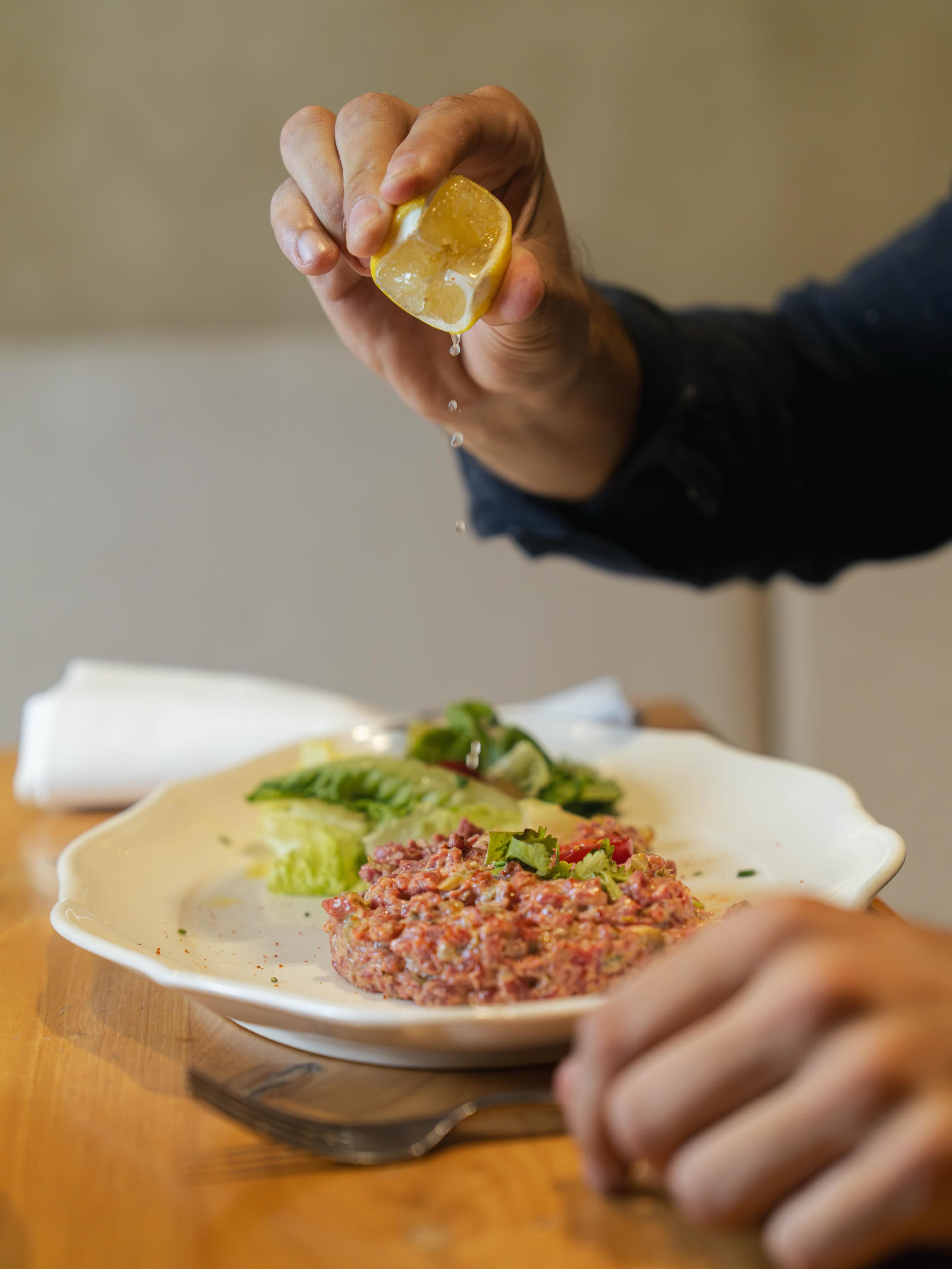 Frais, net, équilibré. Notre tartare de bœuf préparé dans les...