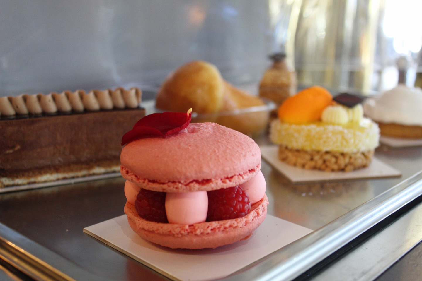NOUVEAUTÉ DESSERT 🍰 La framboise s’invite à notre carte pour...