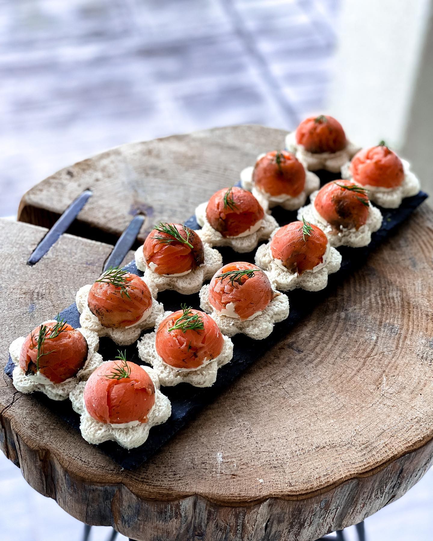 Retrouvez nos dômes de truite fumée et fromage frais en...