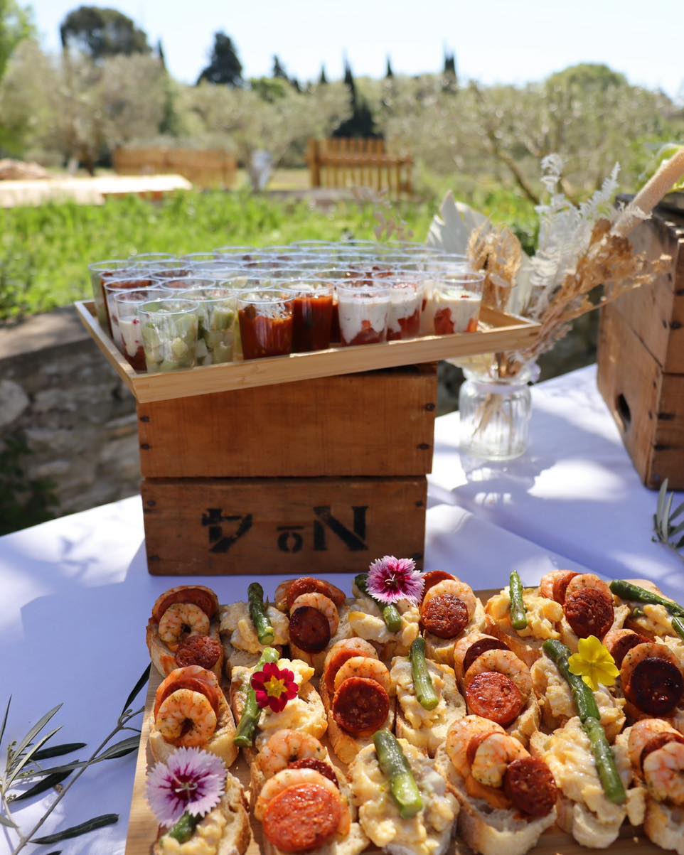 Quelques tapas, des petites verrines fraîcheur et le soleil de...